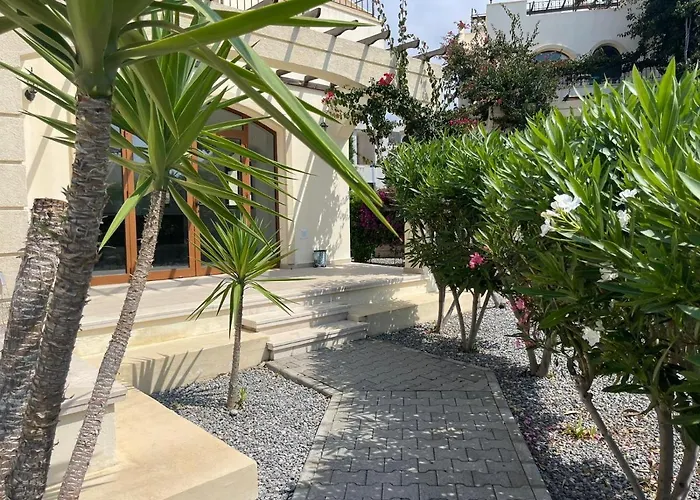 Sunny, Big Pool, Garden-roof Terrace View Cornervilla On Area Kyrenia-bahceli North-cyprus * Kalogrea